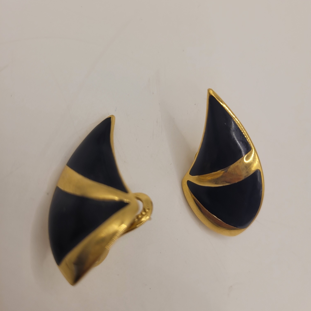MONET Signed Vintage Black Enameled Gold Tone Abstract Clip Earrings